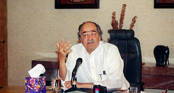من هو صالح كامل